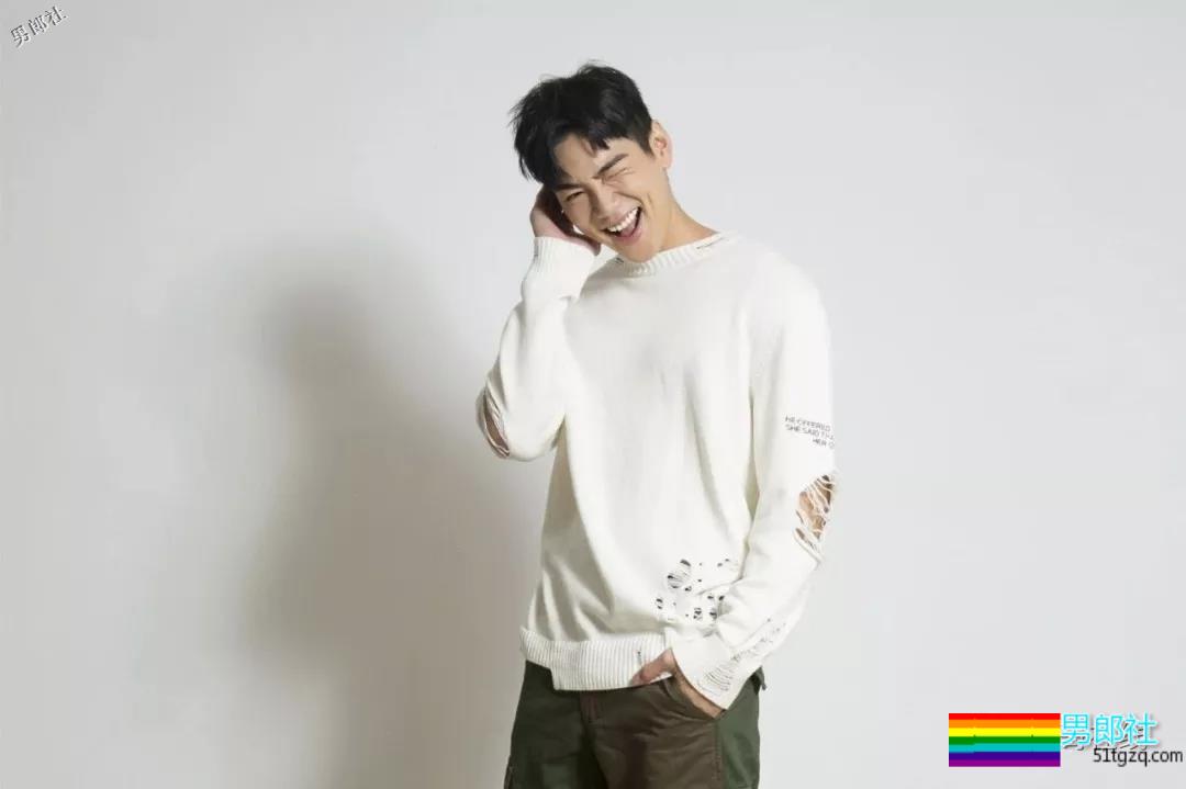 撩倒小s，八块腹肌的泳池男孩！这部剧的小狼狗一个比一个更有料！ - 51虹马