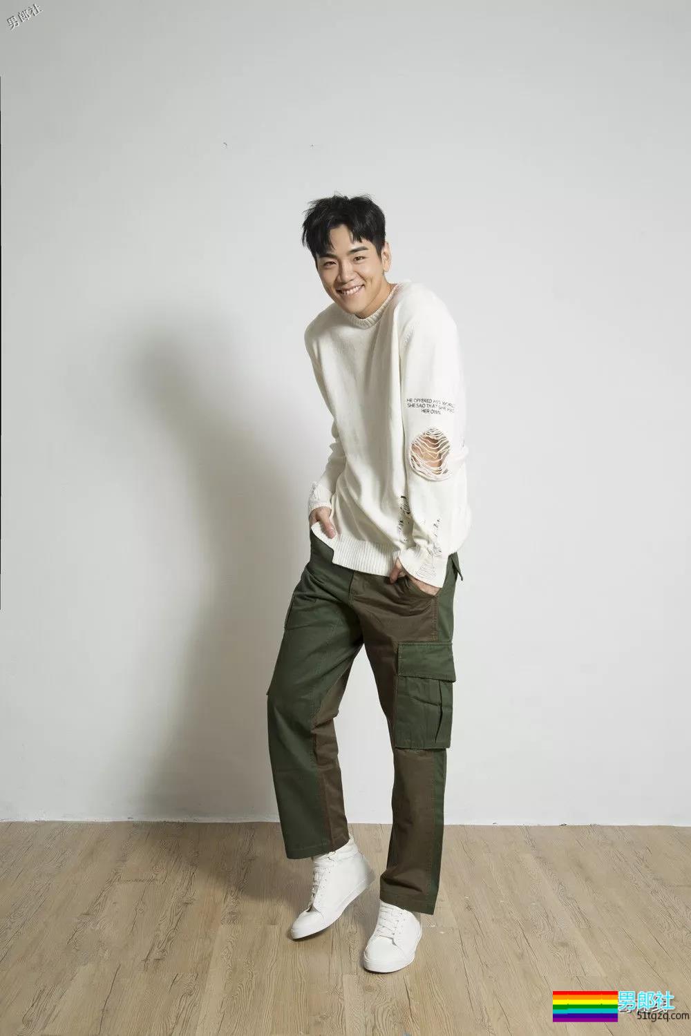 撩倒小s，八块腹肌的泳池男孩！这部剧的小狼狗一个比一个更有料！ - 51虹马