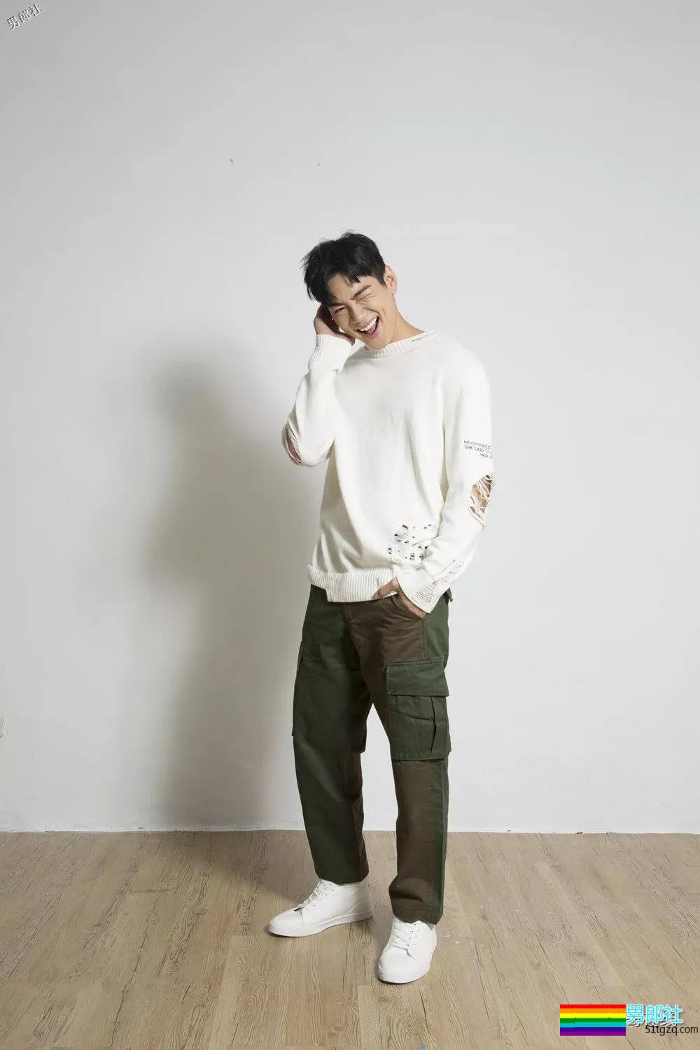 撩倒小s，八块腹肌的泳池男孩！这部剧的小狼狗一个比一个更有料！ - 51虹马