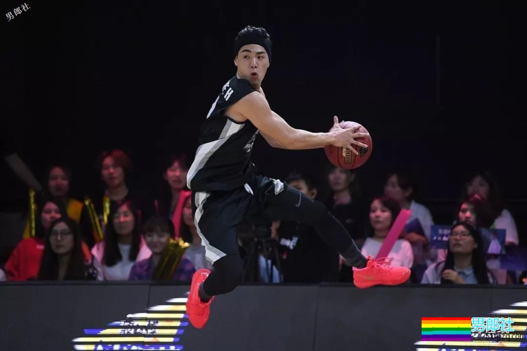 撩倒小s，八块腹肌的泳池男孩！这部剧的小狼狗一个比一个更有料！ - 51虹马