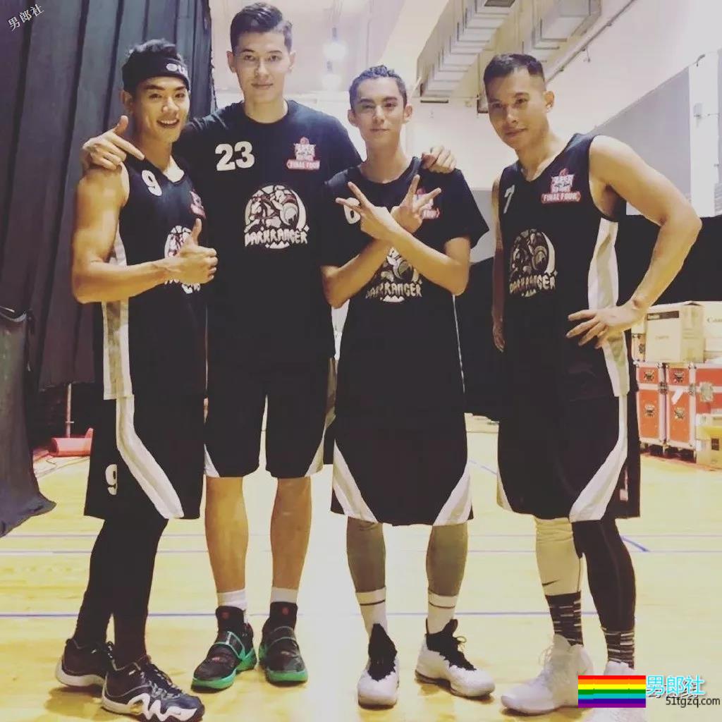 撩倒小s，八块腹肌的泳池男孩！这部剧的小狼狗一个比一个更有料！ - 51虹马