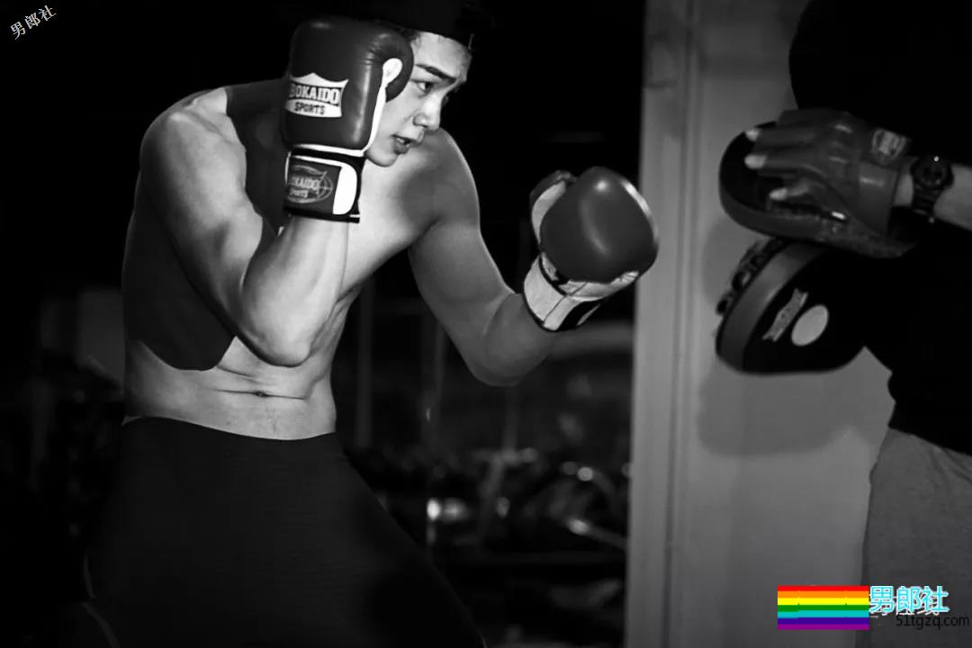 撩倒小s，八块腹肌的泳池男孩！这部剧的小狼狗一个比一个更有料！ - 51虹马