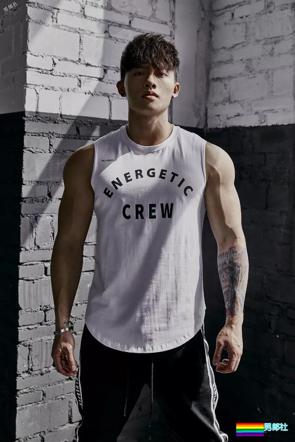 奶狗脸网红男模，筋霸腱子肉.big到不行！真正能“狼”的男人！ - 51虹马