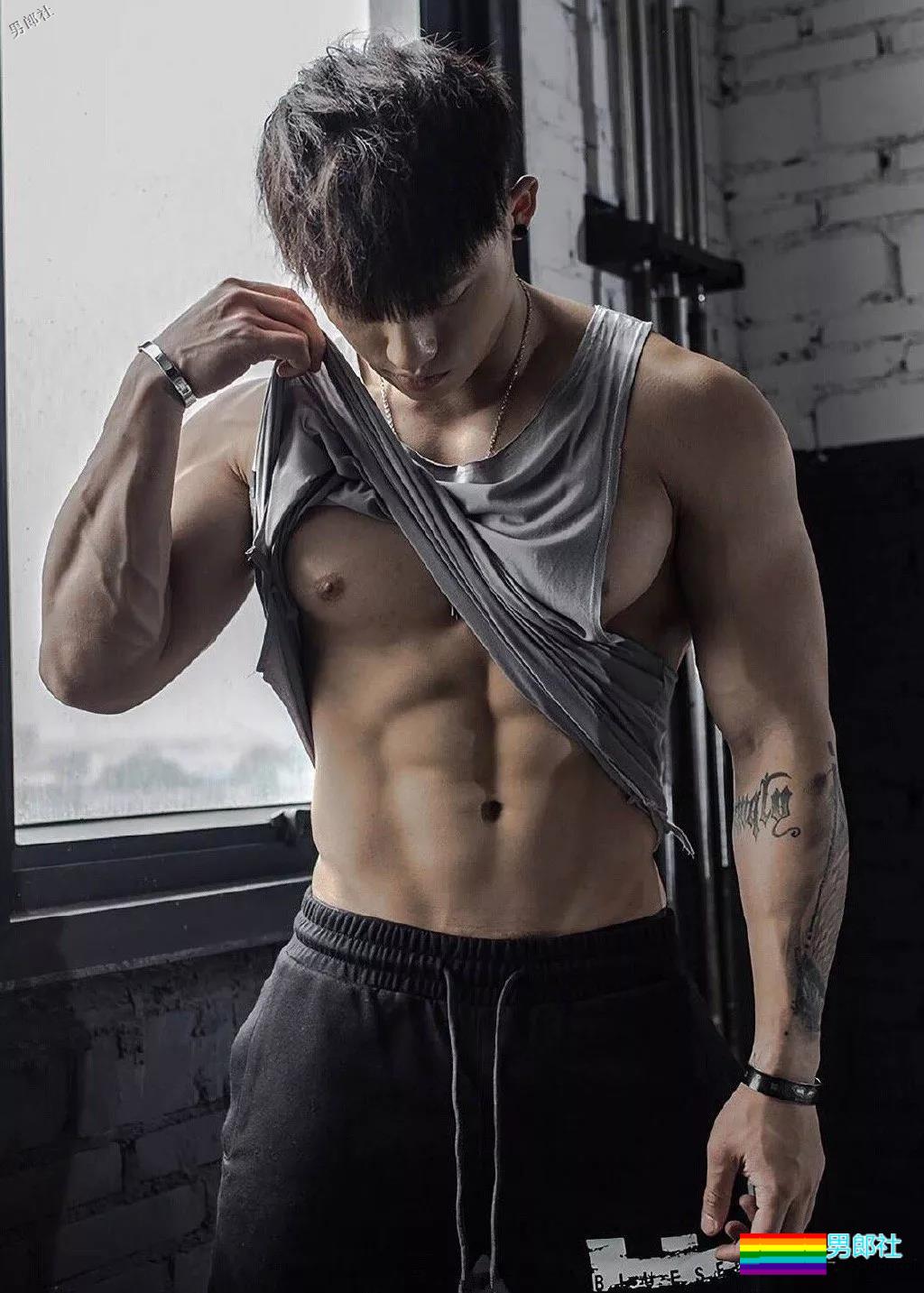 奶狗脸网红男模，筋霸腱子肉.big到不行！真正能“狼”的男人！ - 51虹马