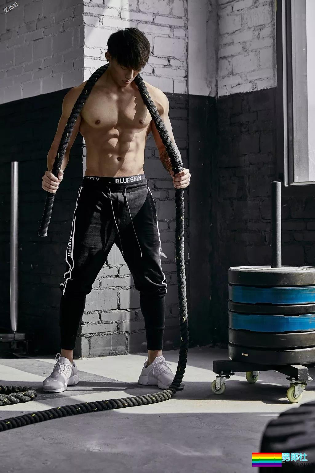 奶狗脸网红男模，筋霸腱子肉.big到不行！真正能“狼”的男人！ - 51虹马