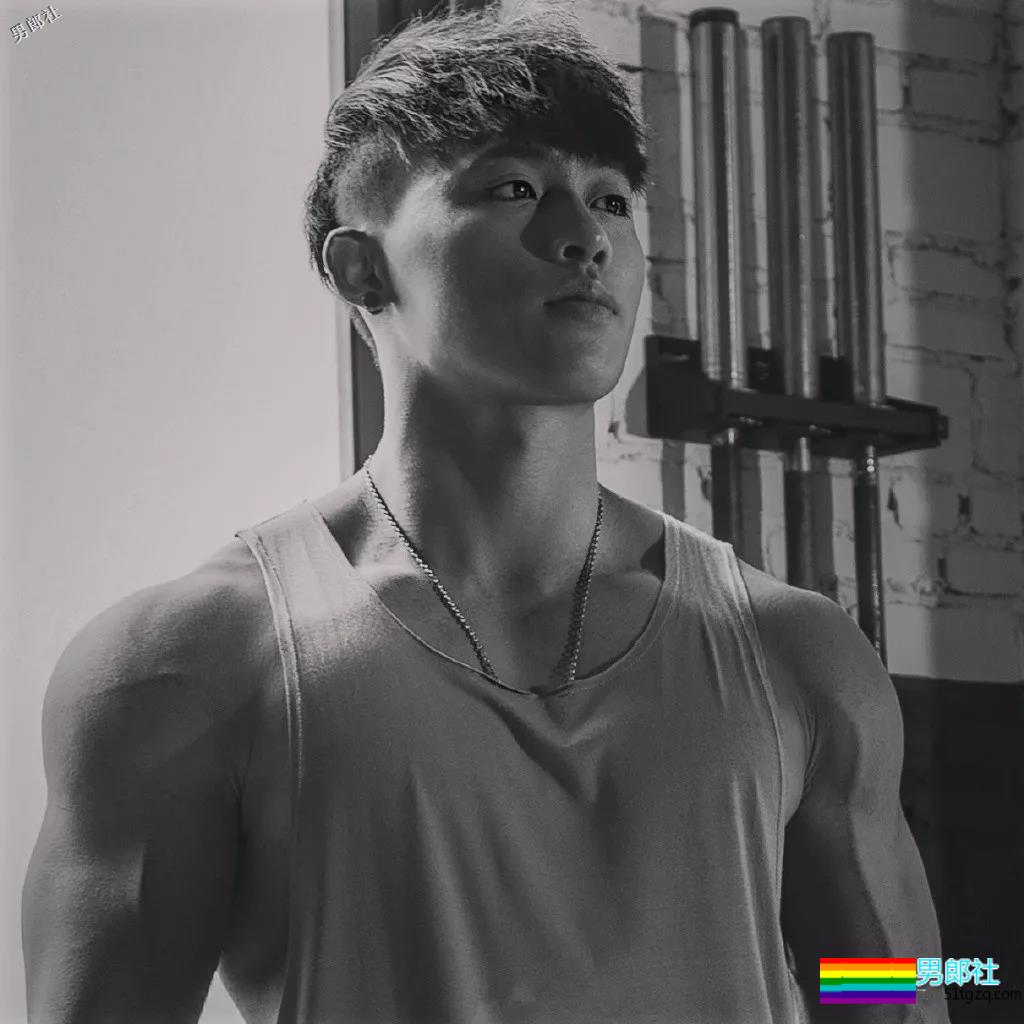 奶狗脸网红男模，筋霸腱子肉.big到不行！真正能“狼”的男人！ - 51虹马