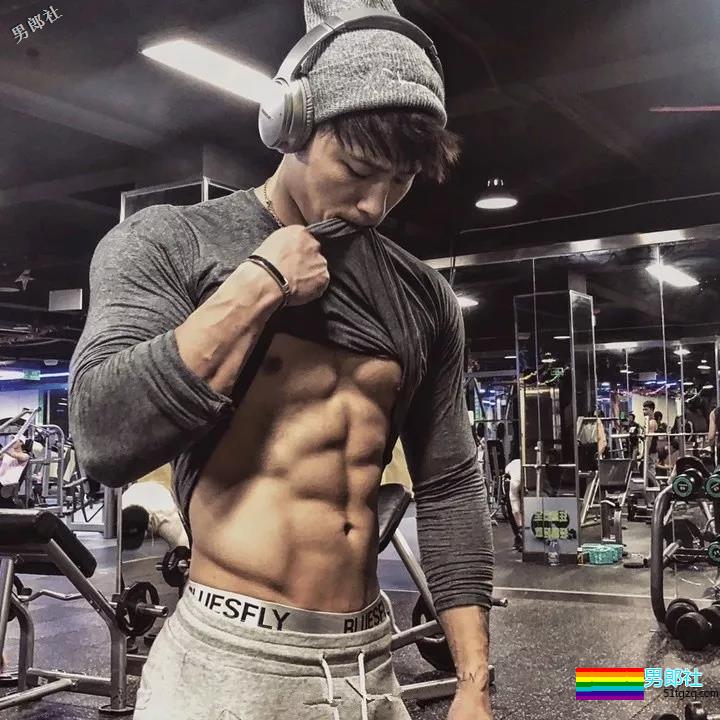 奶狗脸网红男模，筋霸腱子肉.big到不行！真正能“狼”的男人！ - 51虹马