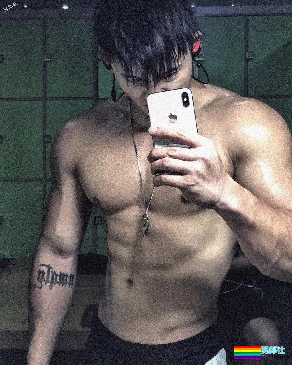 奶狗脸网红男模，筋霸腱子肉.big到不行！真正能“狼”的男人！ - 51虹马