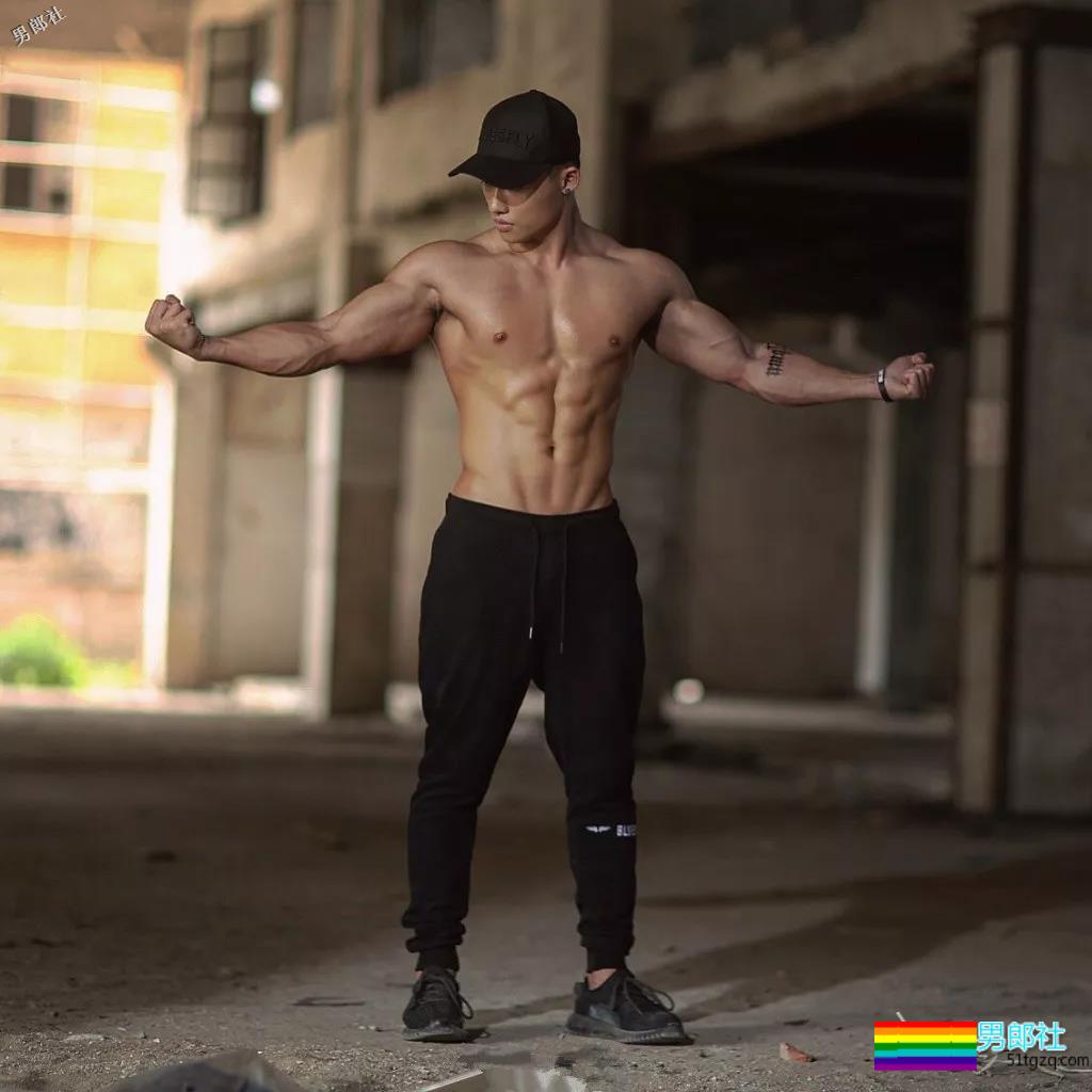 奶狗脸网红男模，筋霸腱子肉.big到不行！真正能“狼”的男人！ - 51虹马