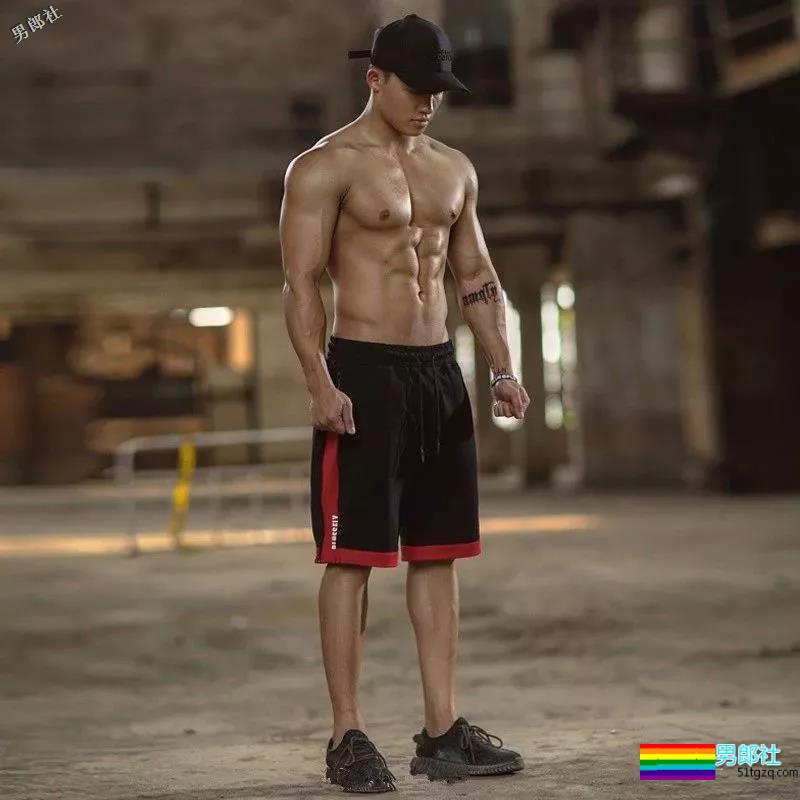 奶狗脸网红男模，筋霸腱子肉.big到不行！真正能“狼”的男人！ - 51虹马