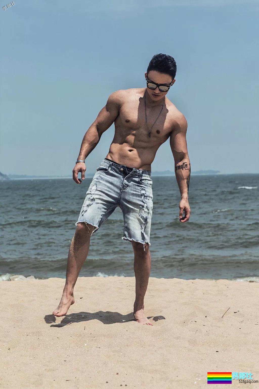 奶狗脸网红男模，筋霸腱子肉.big到不行！真正能“狼”的男人！ - 51虹马