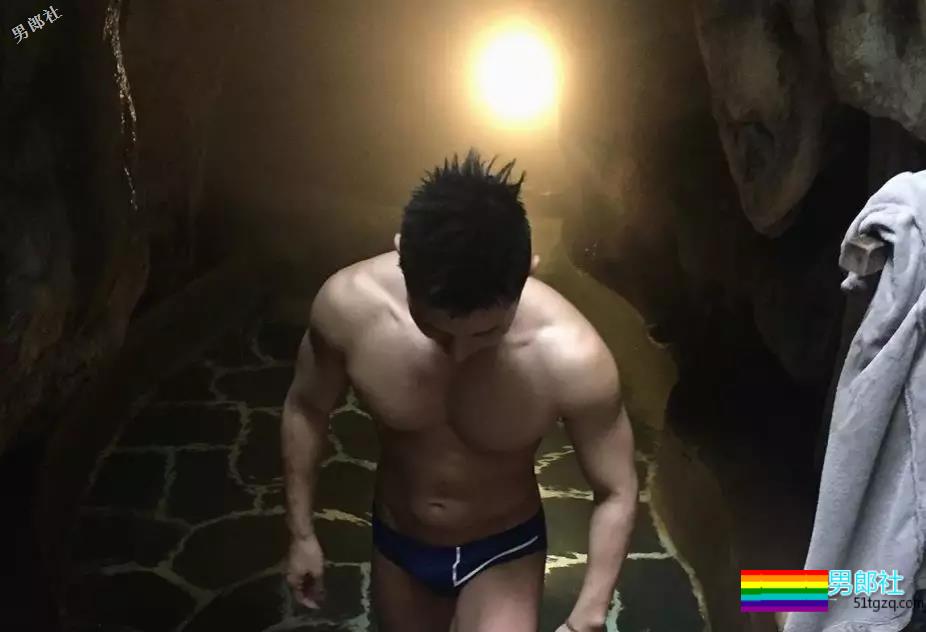 大胸肌男人有多撩人？看完后热血沸腾！ - 51虹马