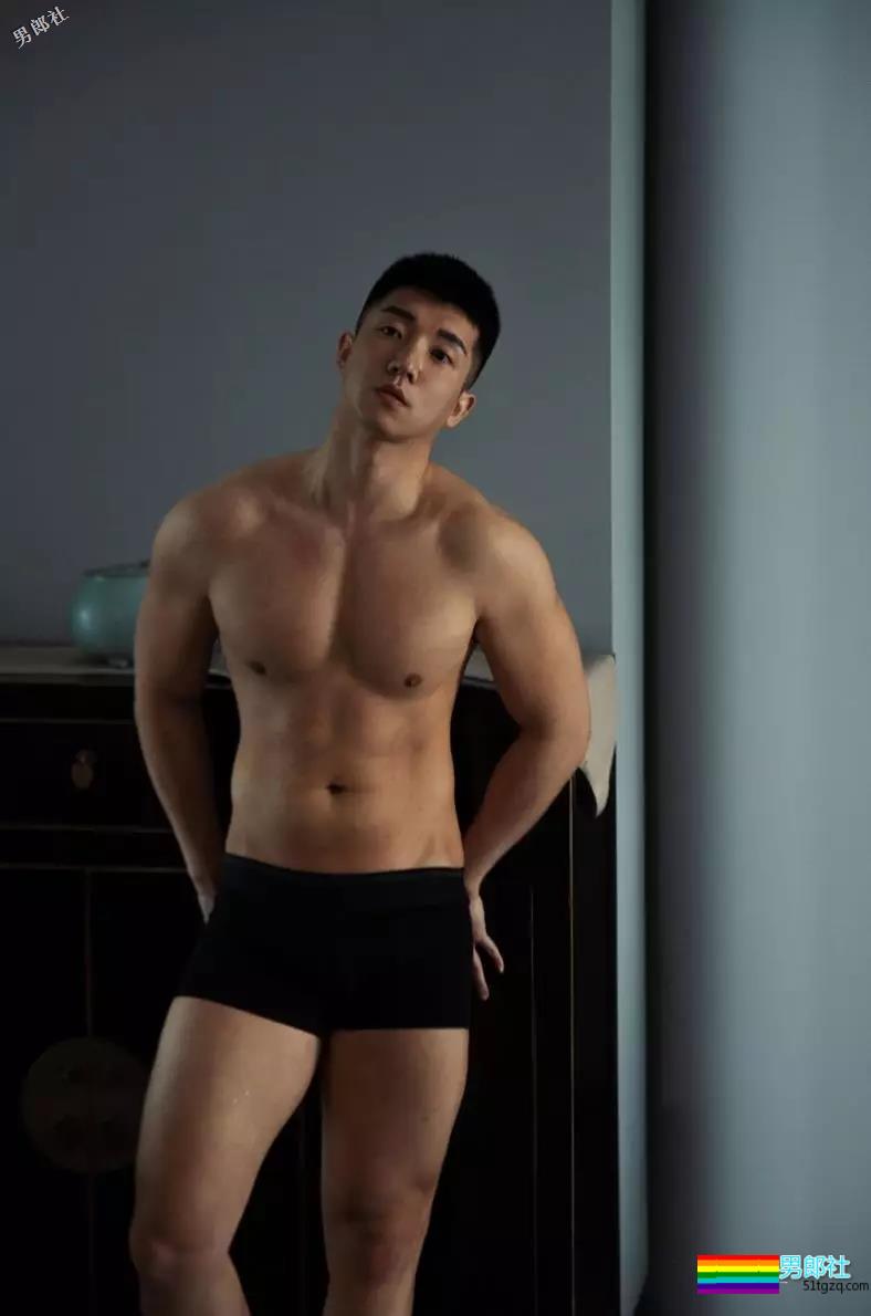 大胸肌男人有多撩人？看完后热血沸腾！ - 51虹马