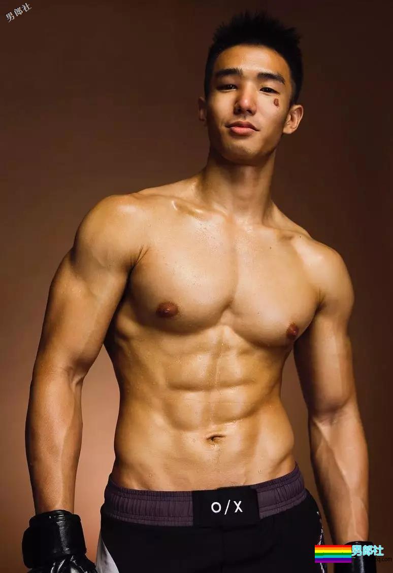 大胸肌男人有多撩人？看完后热血沸腾！ - 51虹马
