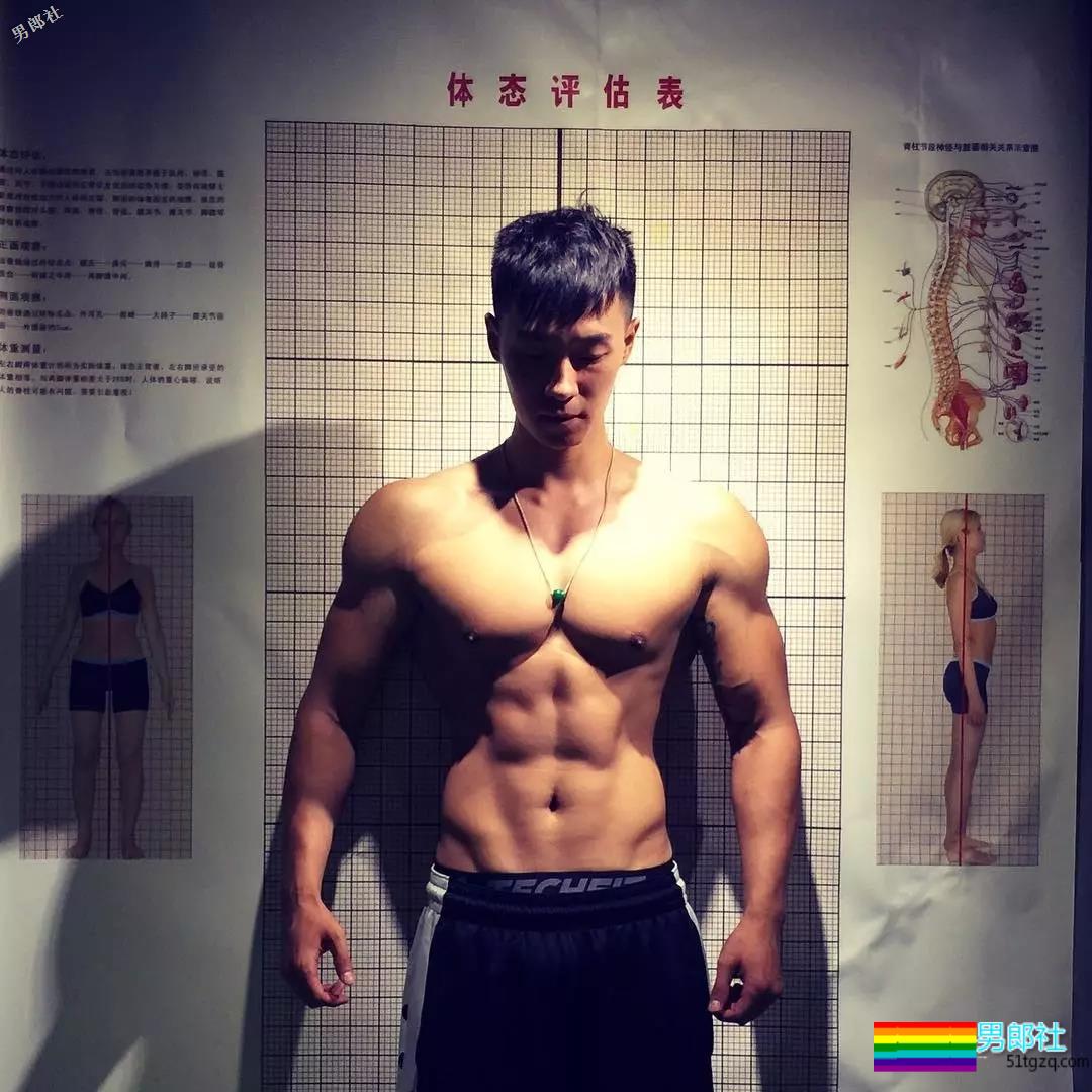 185CM健身私教曾是冠军！一张泳装照证明实力！ - 51虹马