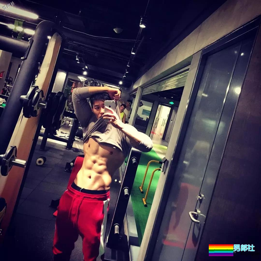 185CM健身私教曾是冠军！一张泳装照证明实力！ - 51虹马