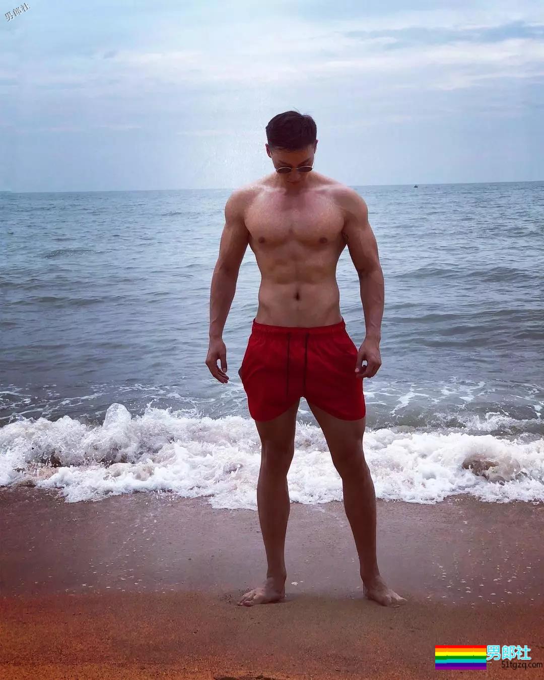 185CM健身私教曾是冠军！一张泳装照证明实力！ - 51虹马