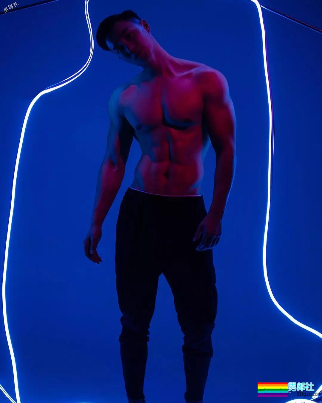 185CM健身私教曾是冠军！一张泳装照证明实力！ - 51虹马