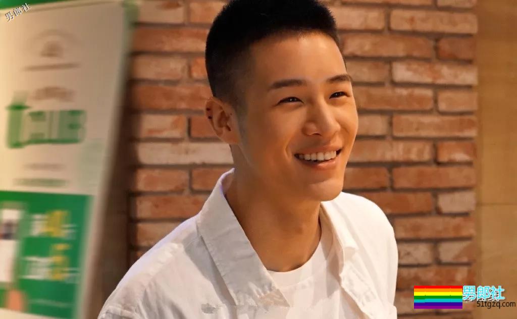 长腿痞帅小狼狗白嫩肌肉抢镜,寸头小爷们没有抵抗力! - 51虹马 长腿痞帅小狼狗白嫩肌肉抢镜,寸头小爷们没有抵抗力! - 51虹马