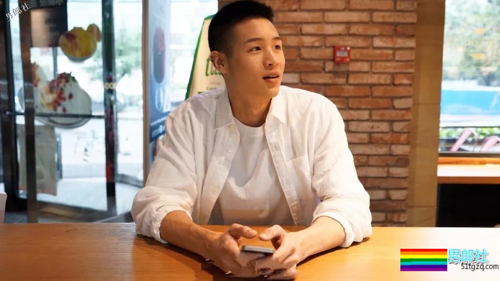 长腿痞帅小狼狗白嫩肌肉抢镜，寸头小爷们没有抵抗力！ - 51虹马