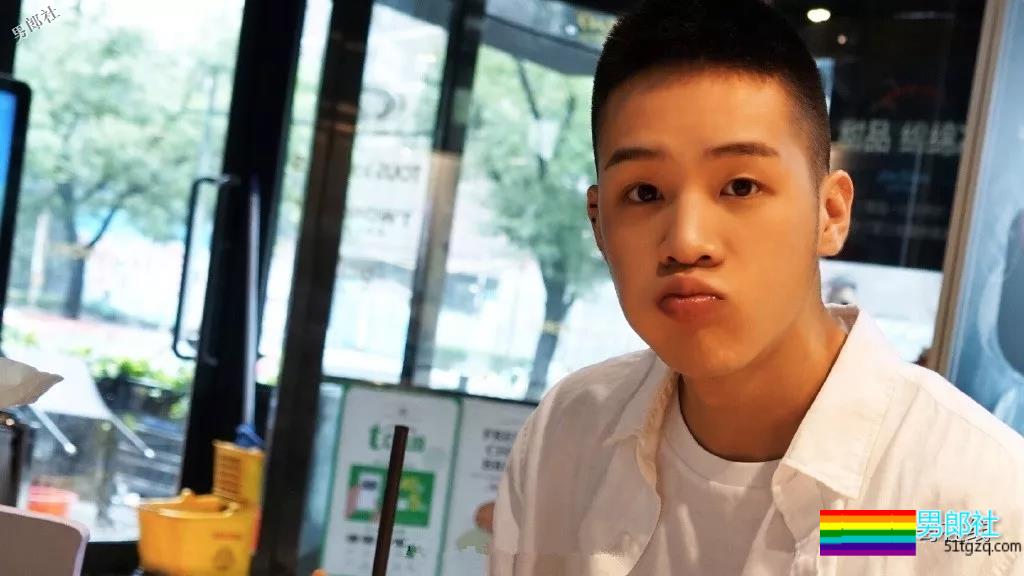 长腿痞帅小狼狗白嫩肌肉抢镜,寸头小爷们没有抵抗力! - 51虹马 长腿痞帅小狼狗白嫩肌肉抢镜,寸头小爷们没有抵抗力! - 51虹马