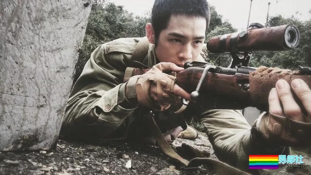 长腿痞帅小狼狗白嫩肌肉抢镜，寸头小爷们没有抵抗力！ - 51虹马