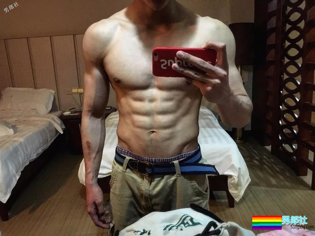 长腿痞帅小狼狗白嫩肌肉抢镜，寸头小爷们没有抵抗力！ - 51虹马