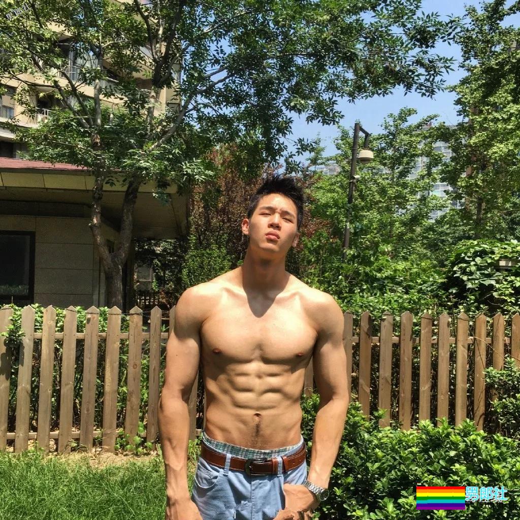 长腿痞帅小狼狗白嫩肌肉抢镜,寸头小爷们没有抵抗力! - 51虹马 长腿痞帅小狼狗白嫩肌肉抢镜,寸头小爷们没有抵抗力! - 51虹马