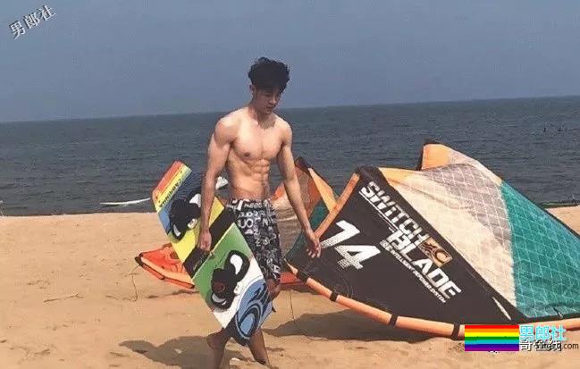 长腿痞帅小狼狗白嫩肌肉抢镜，寸头小爷们没有抵抗力！ - 51虹马