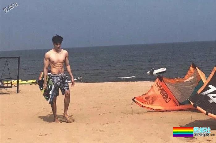 长腿痞帅小狼狗白嫩肌肉抢镜,寸头小爷们没有抵抗力! - 51虹马 长腿痞帅小狼狗白嫩肌肉抢镜,寸头小爷们没有抵抗力! - 51虹马