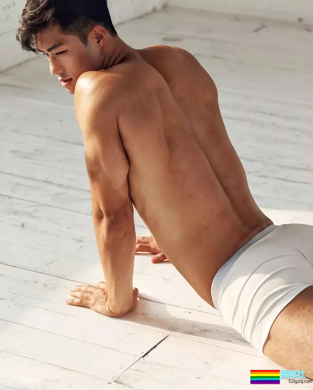 樊野又撩了个篮球系小狼狗！一身腱子肉的「国际先生」很傲人！ - 51虹马