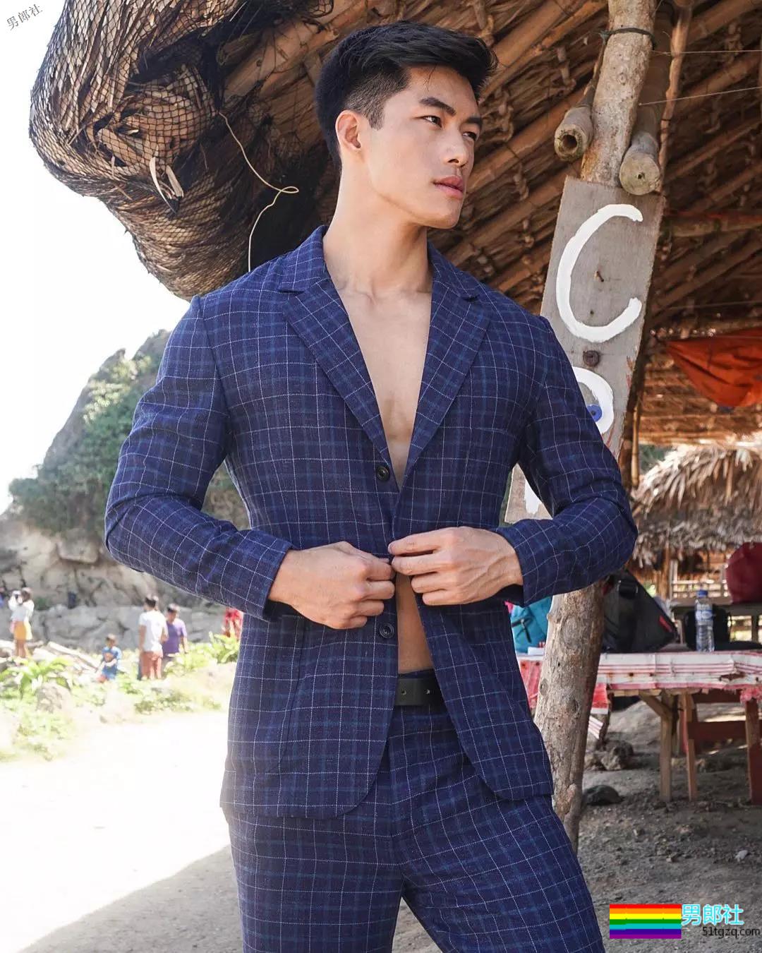 樊野又撩了个篮球系小狼狗！一身腱子肉的「国际先生」很傲人！ - 51虹马