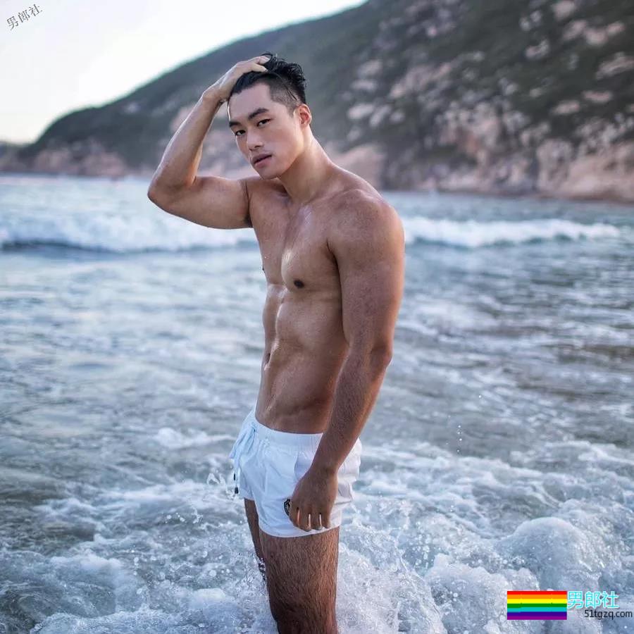 樊野又撩了个篮球系小狼狗！一身腱子肉的「国际先生」很傲人！ - 51虹马