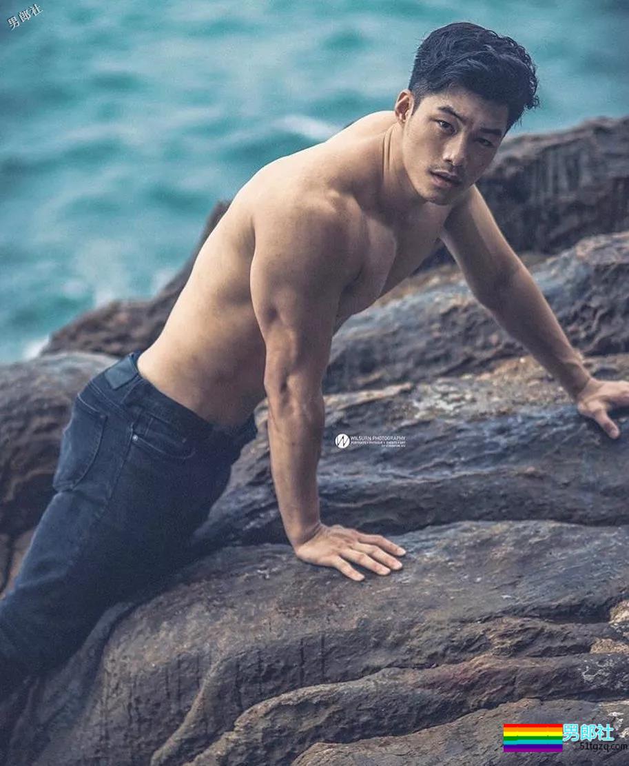 樊野又撩了个篮球系小狼狗！一身腱子肉的「国际先生」很傲人！ - 51虹马