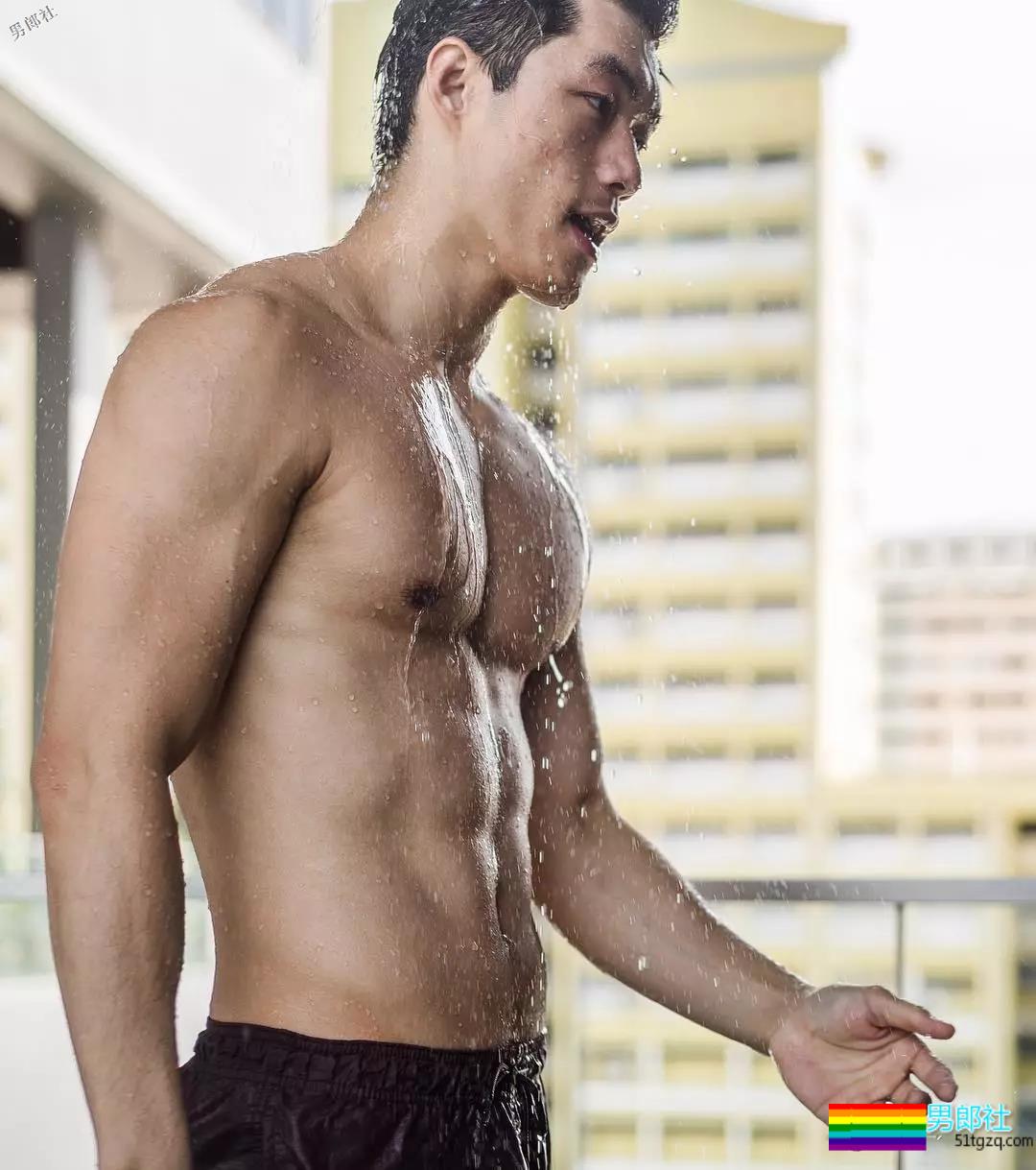 樊野又撩了个篮球系小狼狗！一身腱子肉的「国际先生」很傲人！ - 51虹马