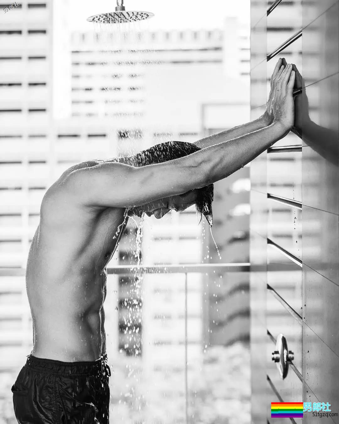 樊野又撩了个篮球系小狼狗！一身腱子肉的「国际先生」很傲人！ - 51虹马