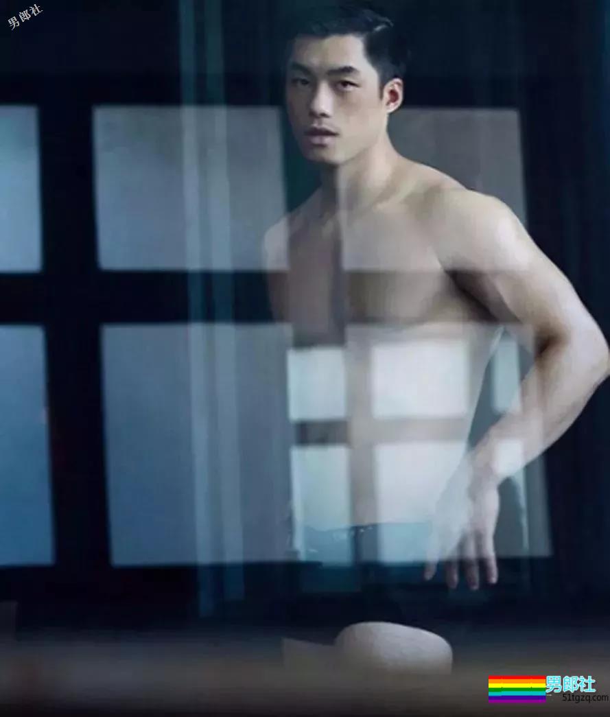 樊野又撩了个篮球系小狼狗！一身腱子肉的「国际先生」很傲人！ - 51虹马