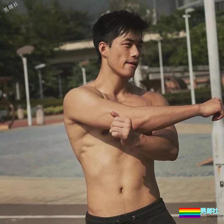 樊野又撩了个篮球系小狼狗！一身腱子肉的「国际先生」很傲人！ - 51虹马