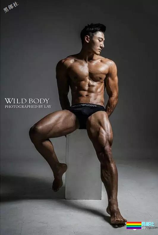 精壮狼狗拍肌肉大片，私照亮点更突出？ - 51虹马