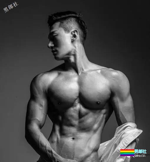 精壮狼狗拍肌肉大片，私照亮点更突出？ - 51虹马