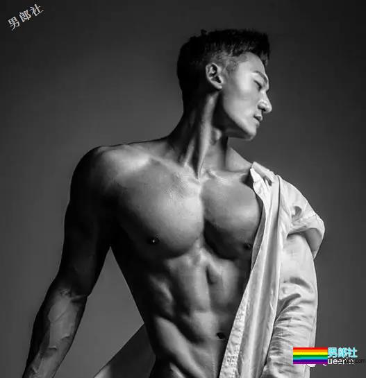 精壮狼狗拍肌肉大片，私照亮点更突出？ - 51虹马