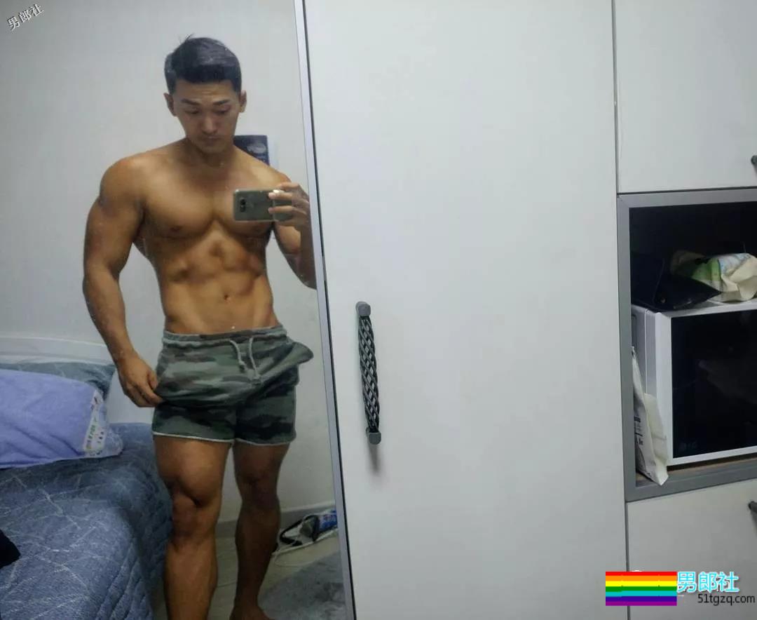 精壮狼狗拍肌肉大片，私照亮点更突出？ - 51虹马