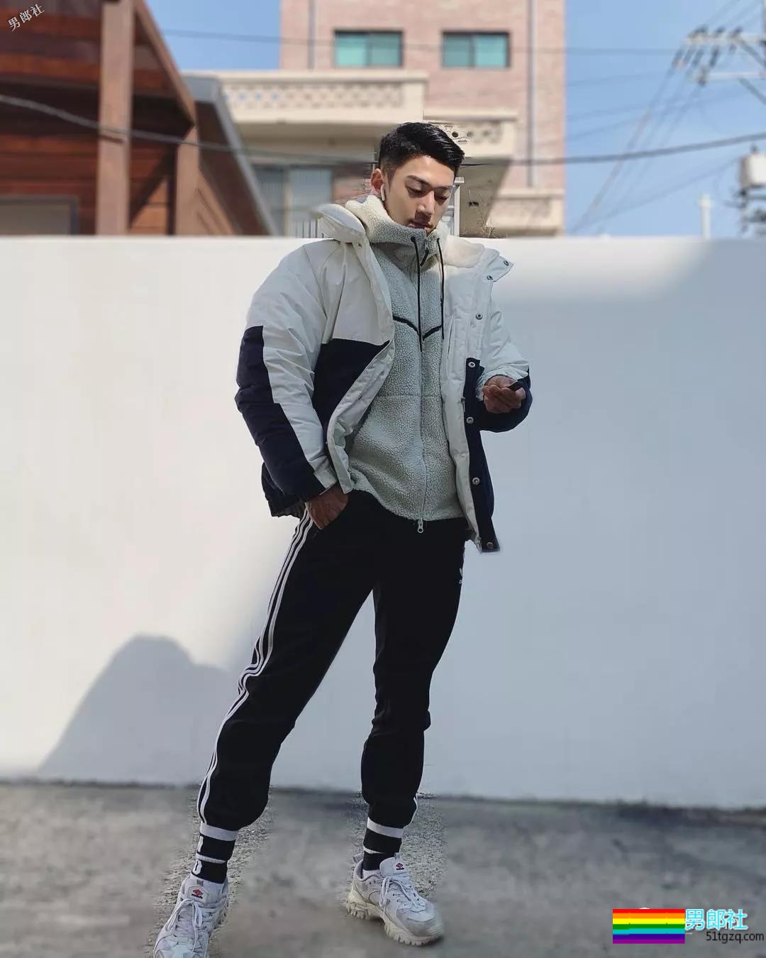 精壮狼狗拍肌肉大片，私照亮点更突出？ - 51虹马