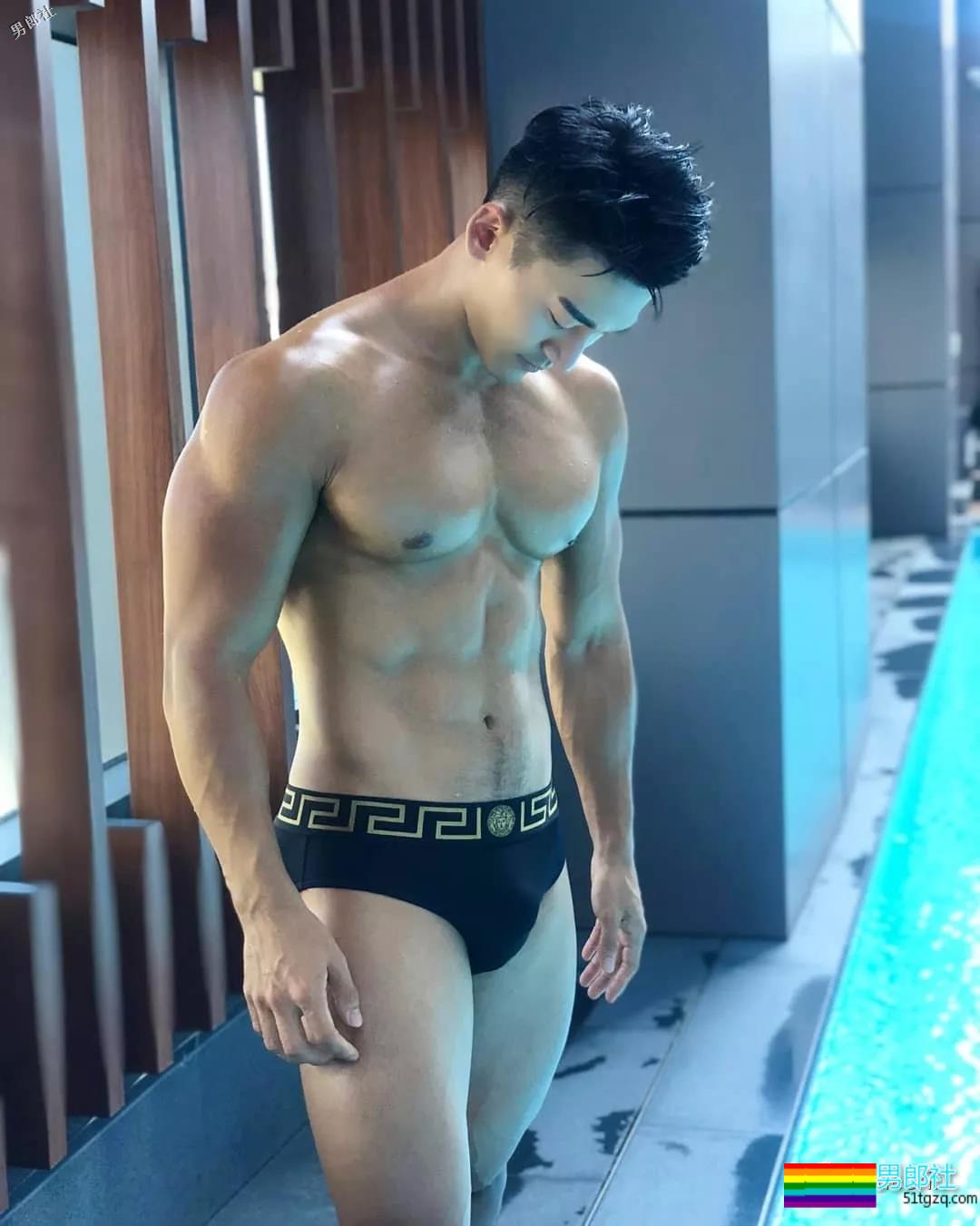 精壮狼狗拍肌肉大片，私照亮点更突出？ - 51虹马