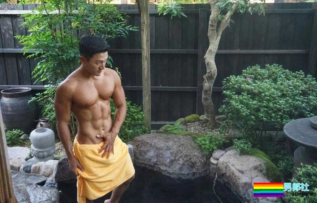 精壮狼狗拍肌肉大片，私照亮点更突出？ - 51虹马