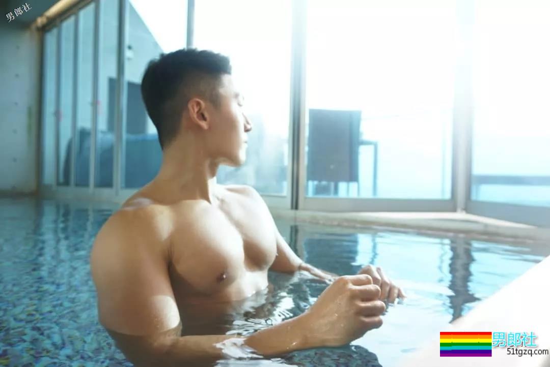 精壮狼狗拍肌肉大片，私照亮点更突出？ - 51虹马