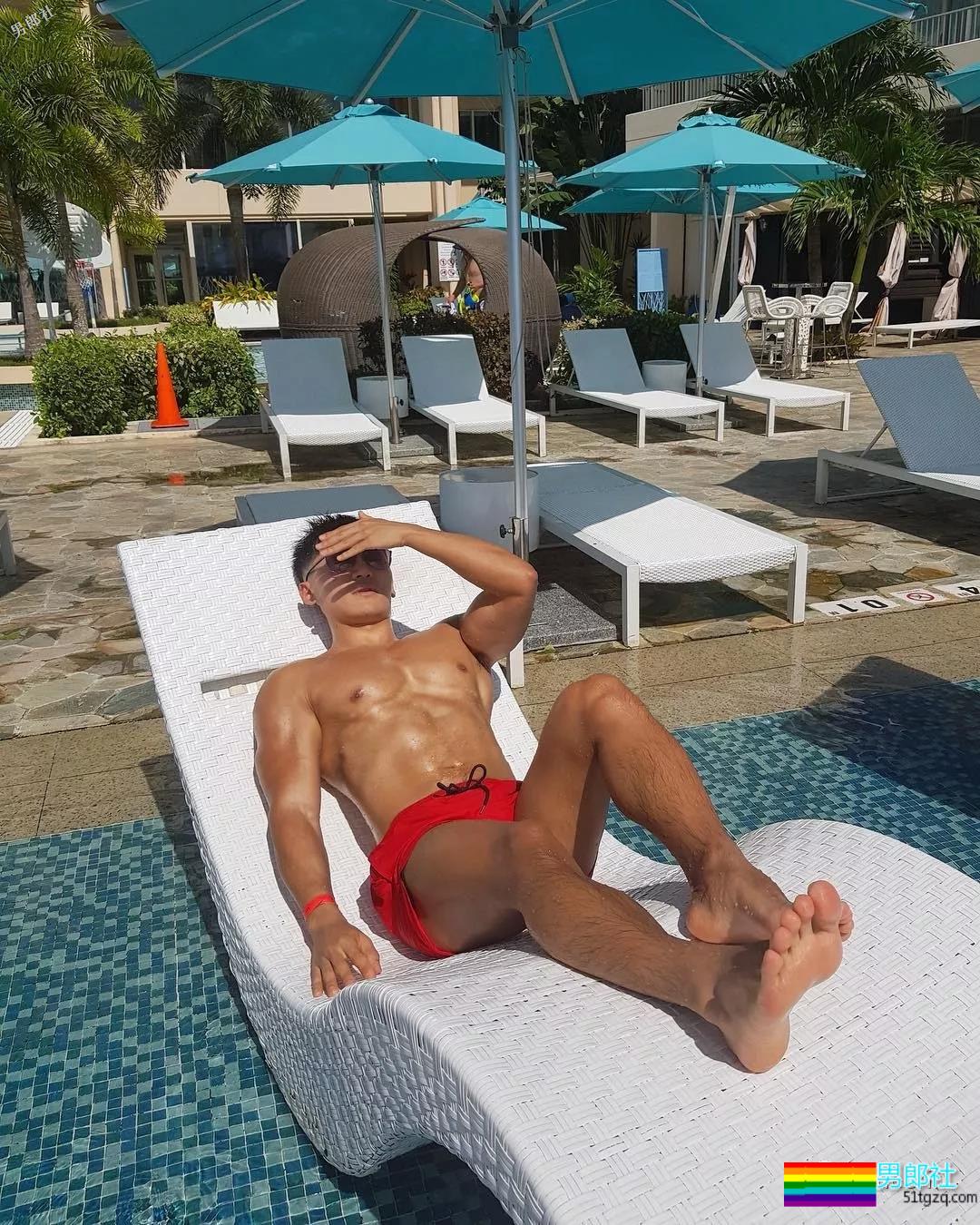 精壮狼狗拍肌肉大片，私照亮点更突出？ - 51虹马