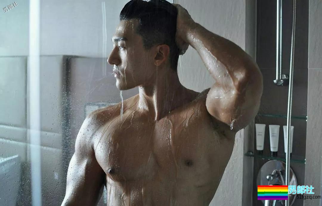 精壮狼狗拍肌肉大片，私照亮点更突出？ - 51虹马