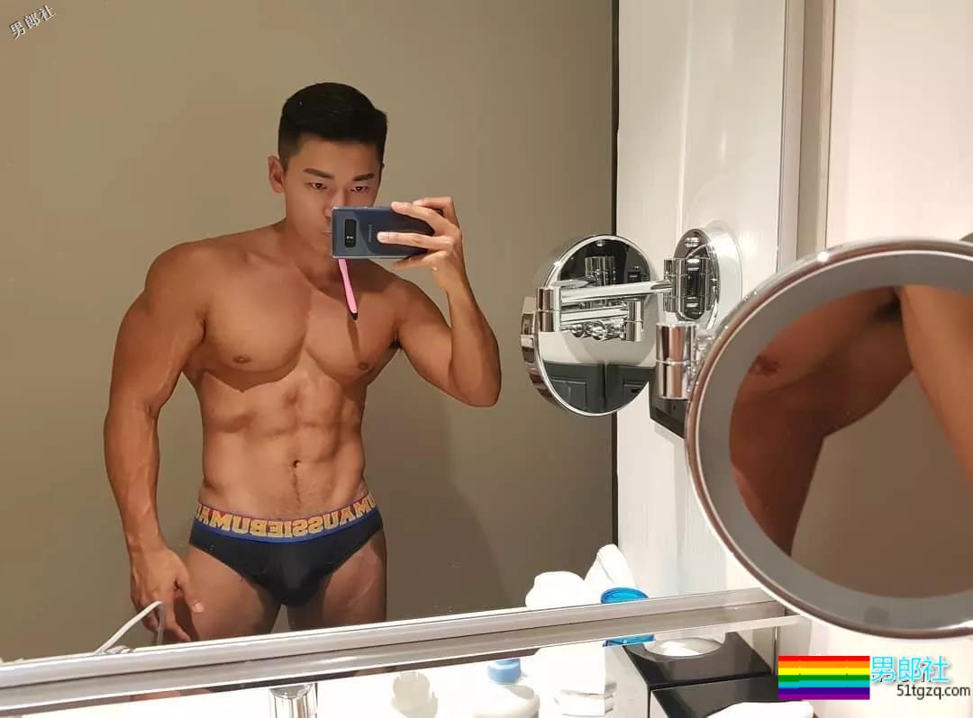 精壮狼狗拍肌肉大片，私照亮点更突出？ - 51虹马