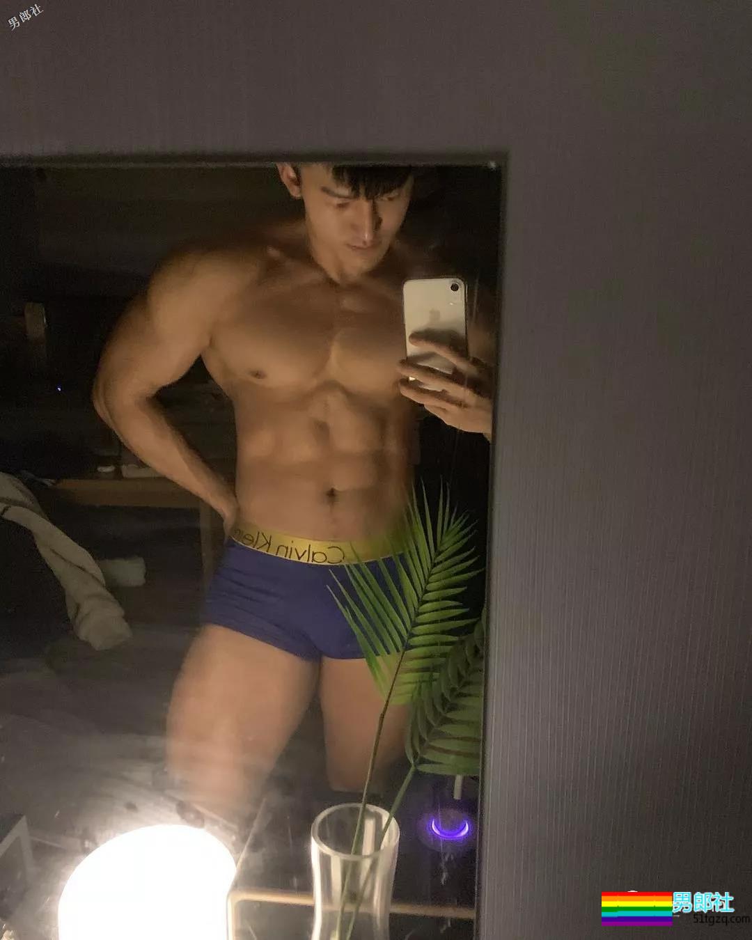 精壮狼狗拍肌肉大片，私照亮点更突出？ - 51虹马